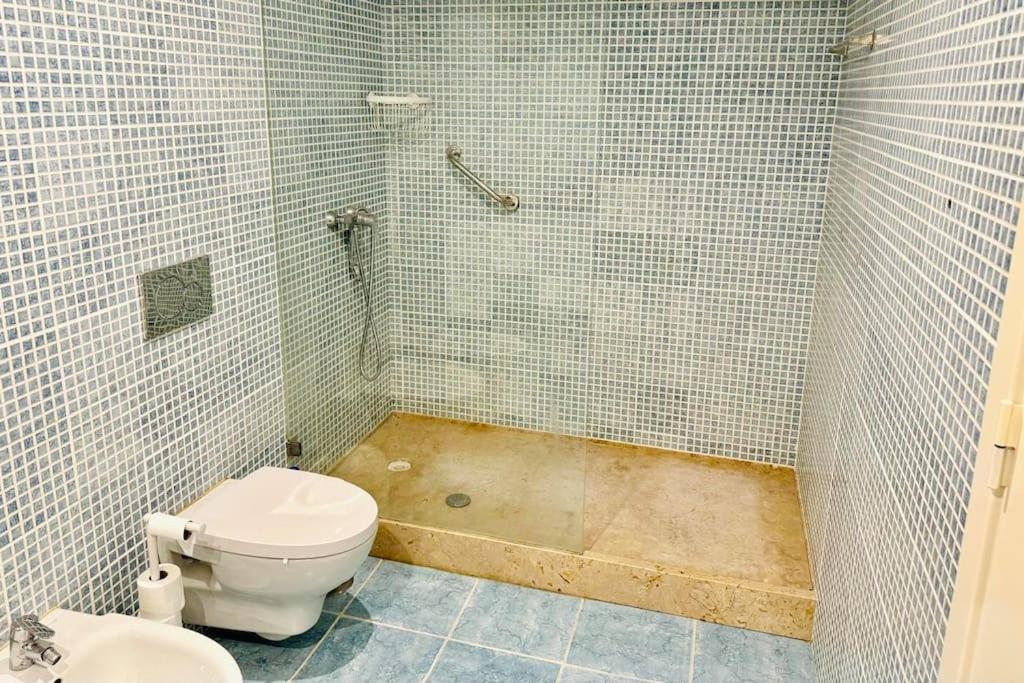Renovated With Small Garden In Ajuda Lissabon
