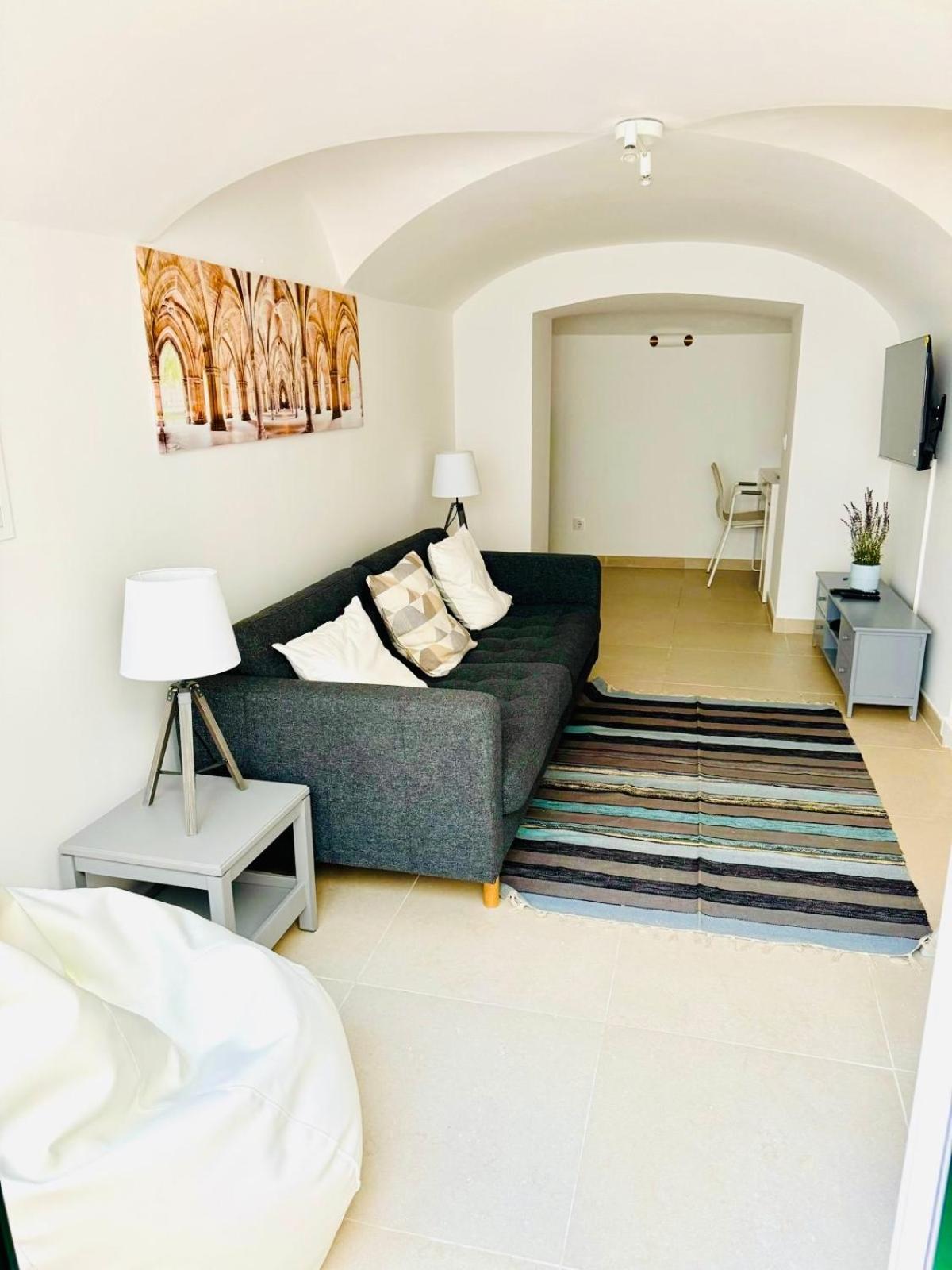 Renovated With Small Garden In Ajuda Apartment Lissabon